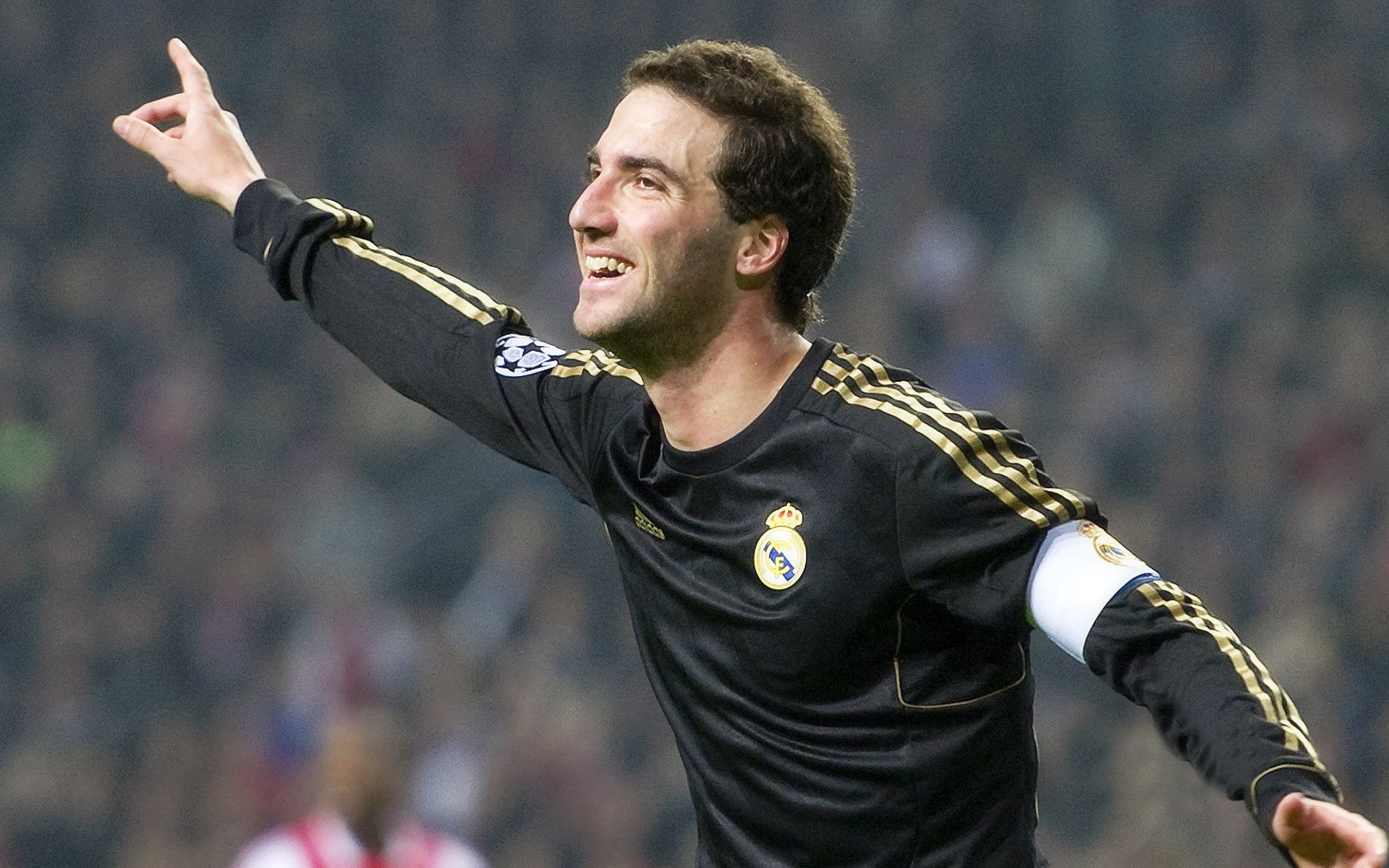 当足球的火焰在篮球场上燃烧，梅西如何跨越时空在NBA总决赛接管比赛