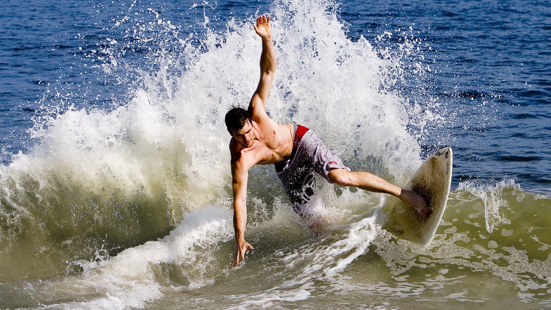 郑思维领衔，日本队横扫印尼队背后的战术革命与团队韧性